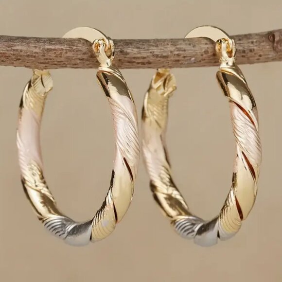 24K Plated Round Hoop Earrings Tri Color NWT - Picture 3 of 3